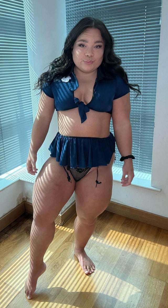 4ft tall muscle midget with juicy ass and juicy boobs ;)