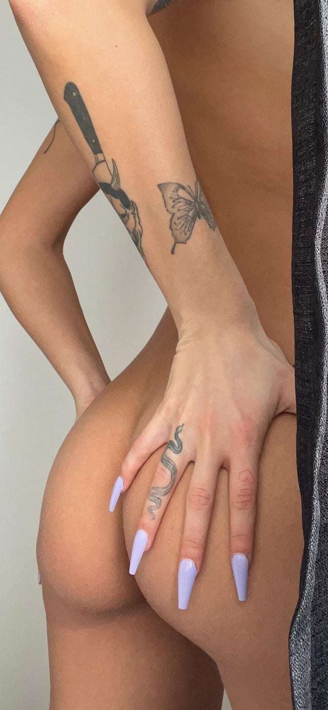 if you look through my window, this is how my butt says good morning to you Girl, onlyfans Onlyfans petites