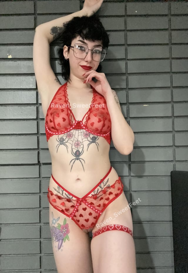 Feeling pretty in red ♥️ Girl, onlyfans Onlyfans petite