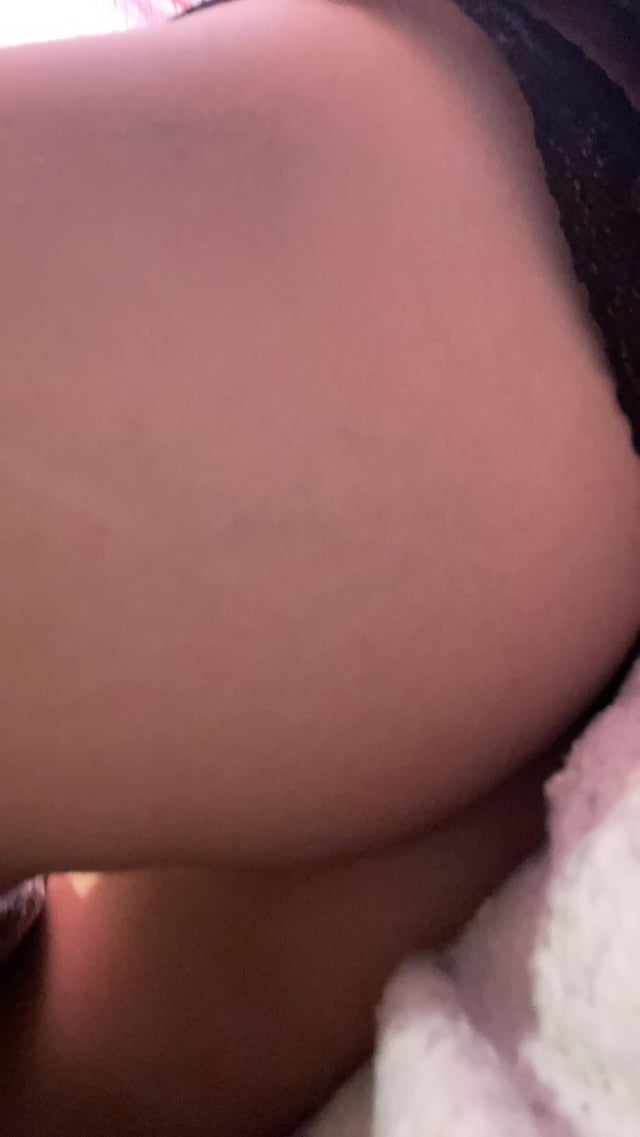 Peachy view with teasy thighs Girl Onlyfans petite